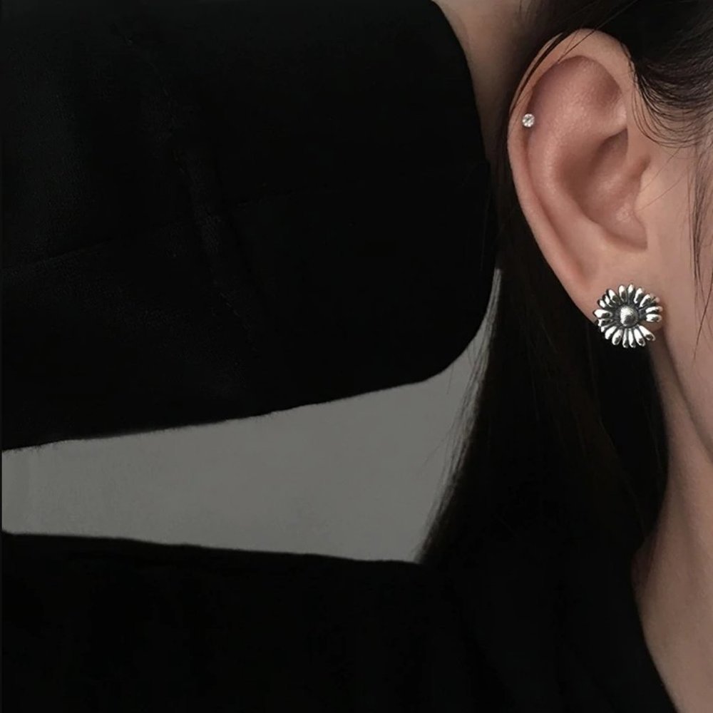 *NEW 925 Sterling Silver Vintage Daisy Earrings - Picture 2 of 11